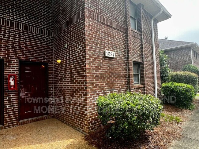Building Photo - 1027 Ancestry Dr