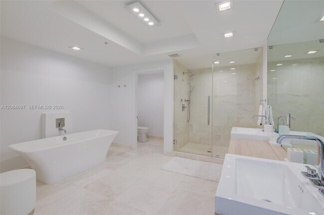 Building Photo - 17111 Biscayne Blvd