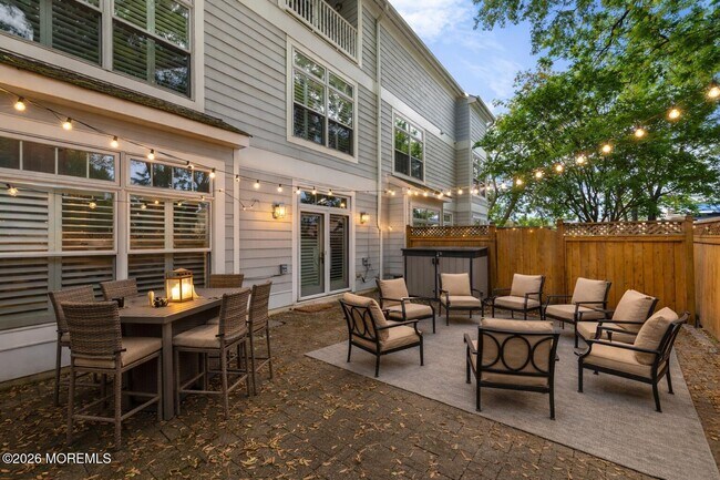 Building Photo - 162 E Main St