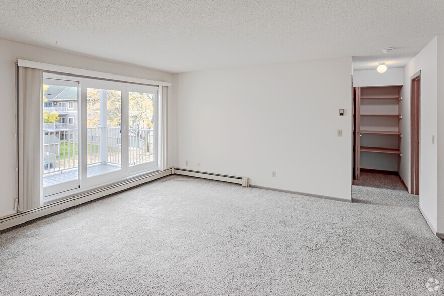2BR, 2BA - 1368 SF - Summit Court Estates