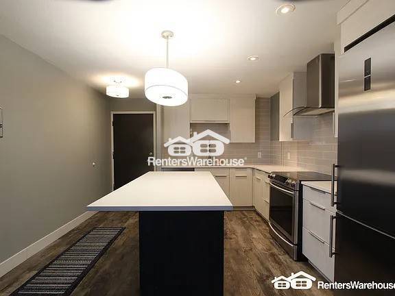 Building Photo - AVAILABLE NOW 1 Bed 1.0 Bath Condo with Sp...
