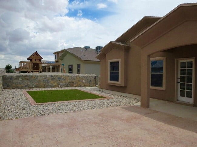 Building Photo - 14209 North Point Ave