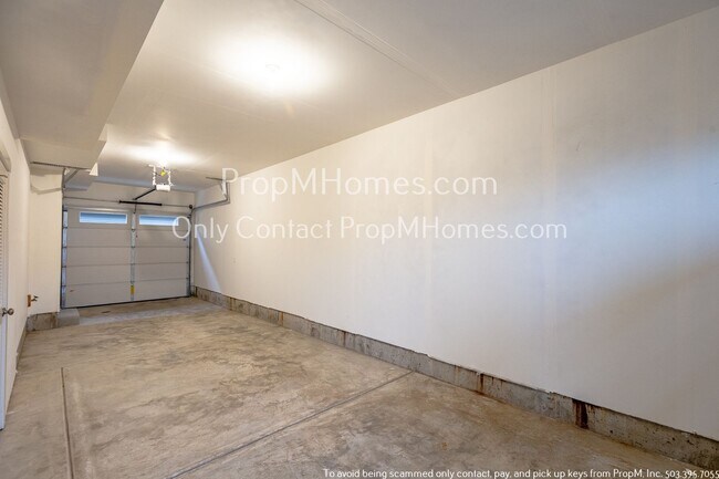 Building Photo - Bright and Relaxing 2-Bedroom in the Heart...