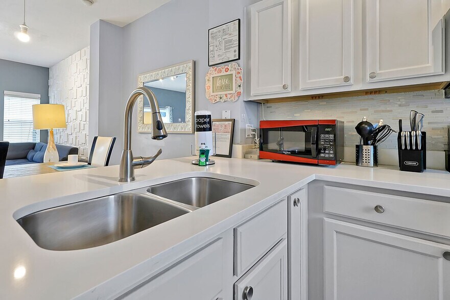 Building Photo - 8574 Bay Lilly Loop