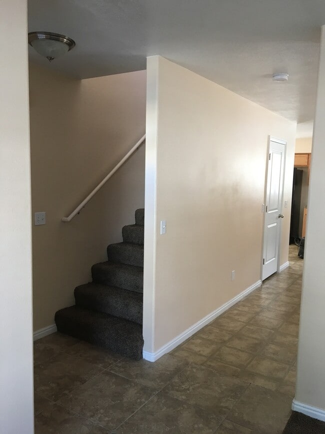 Building Photo - Nice Home in Quiet Community