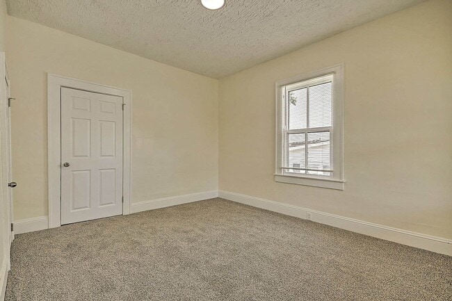 Building Photo - Modernized Historic 2 Bedroom 1 Bath Home For Rent in Johnson City, TN