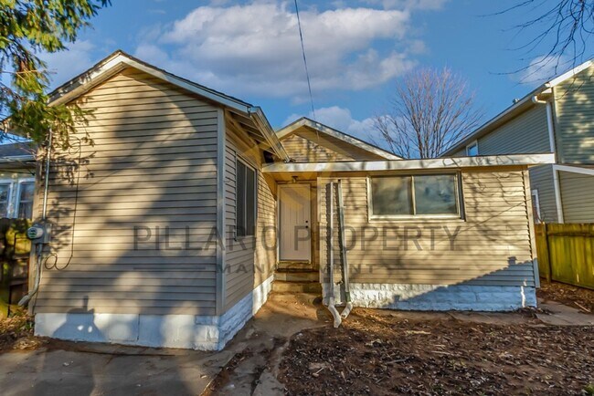 Building Photo - Charming 3-Bedroom Bungalow Near Garfield ...