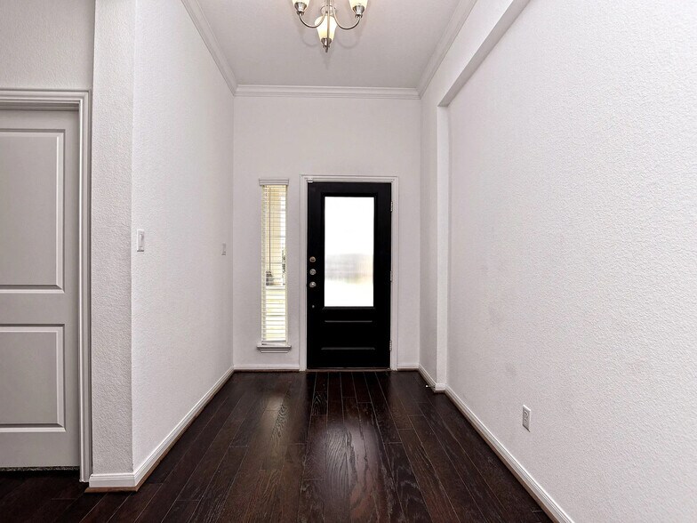 Building Photo - Room in House on Panzano Dr