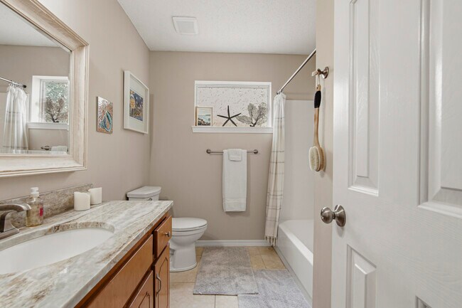 Building Photo - 855 Mande Ct