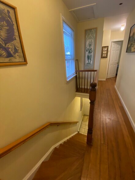 Hallway and Staircase - 18 Francis St