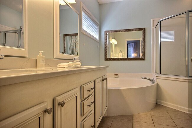 Building Photo - 1440 River Pine Dr