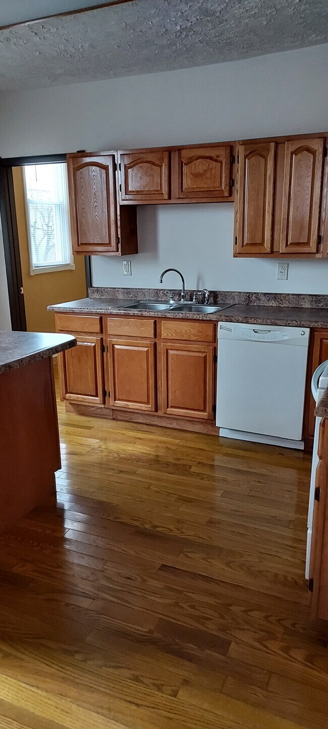 Building Photo - 518 4th St