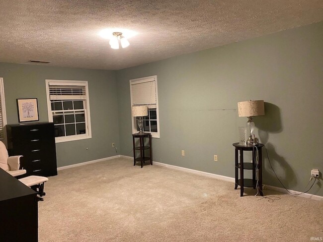 Building Photo - 2206 E Autumn Dr