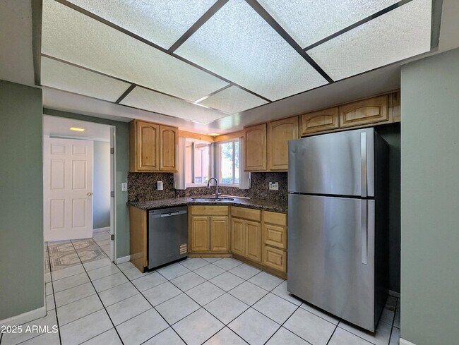 Building Photo - 4019 W San Miguel Ave