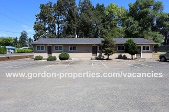 Building Photo - SE Arista Dr - Single level 1 bedroom apartment with den/office in the heart of Oak Grove