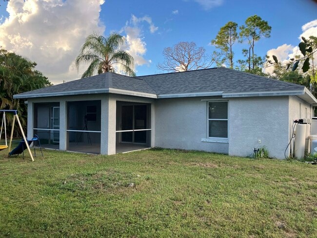 Building Photo - 4185 Simkins Ave