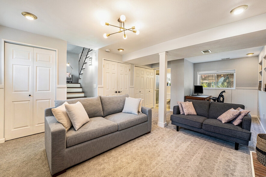 Building Photo - 8194 W 93rd Cir