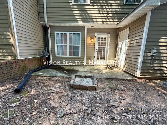 Building Photo - 2084 Manhattan Pkwy