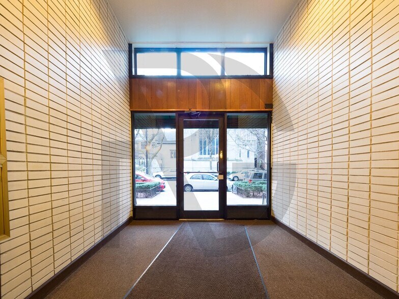 Building Photo - 1427 N Dearborn St