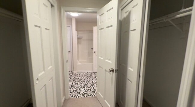 Building Photo - Available Now | 3 Bed, 1.5 Bath Single-Fam...