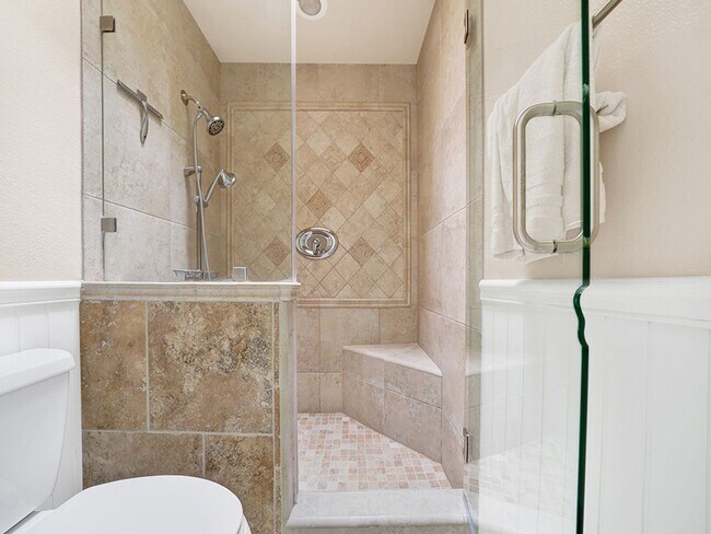 Building Photo - Prime San Clemente 3 Bedroom / 2.5 Bathroo...