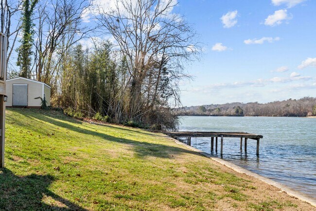 Building Photo - 2BR/2BA Cottage that's on the Rive – Minutes from Downtown Knoxville and Maryville