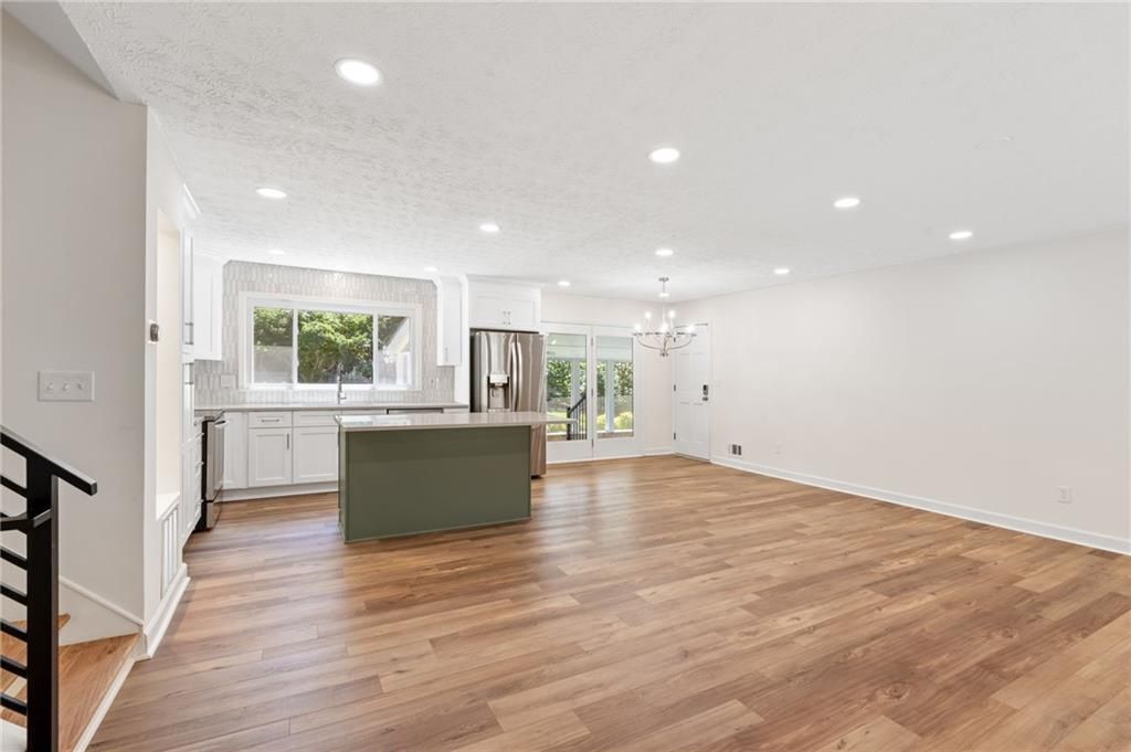 Building Photo - 472 Barnsdale Dr