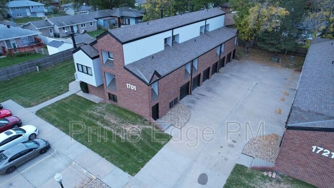 Building Photo - 1701 Ridgehaven Ct