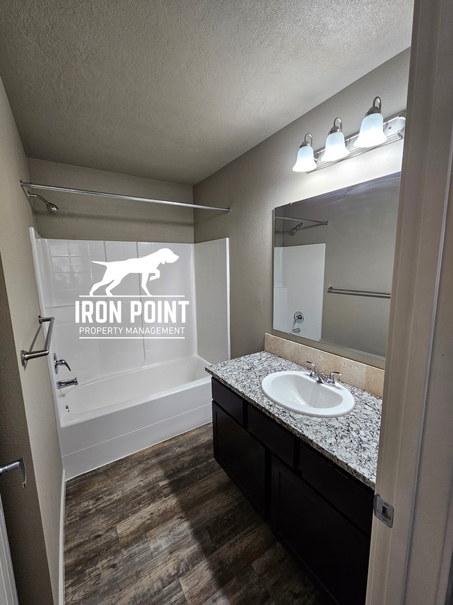 Building Photo - JE911