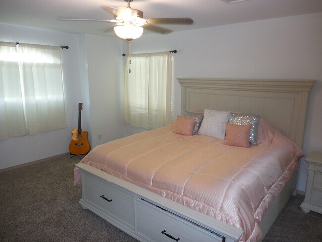 Building Photo - 12880 Haxby St