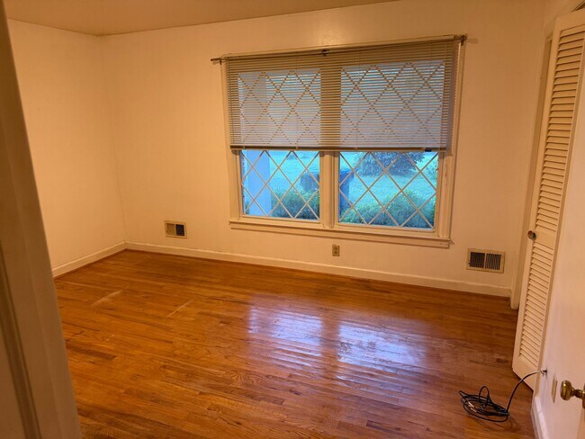 Building Photo - 6242 Trowbridge St