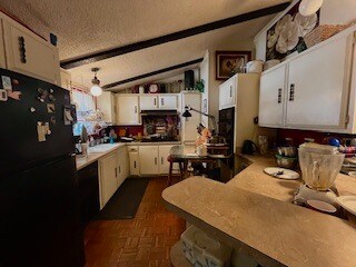 Kitchen - 23777 Mulholland Hwy