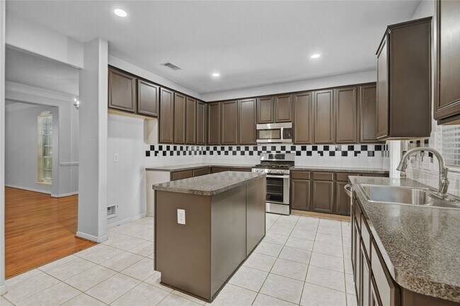 Building Photo - 1742 Country Club Cove Dr