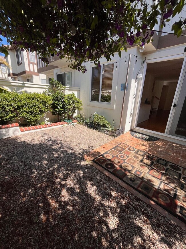 Building Photo - Encinitas Gem: Stunning 2 Bed 2.5 Bath Tow...