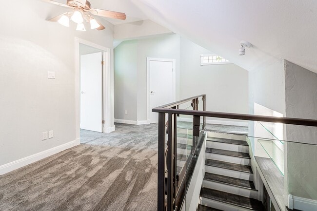 Building Photo - Charming 3 Bed / 2.5 Bath Two-Story Home!