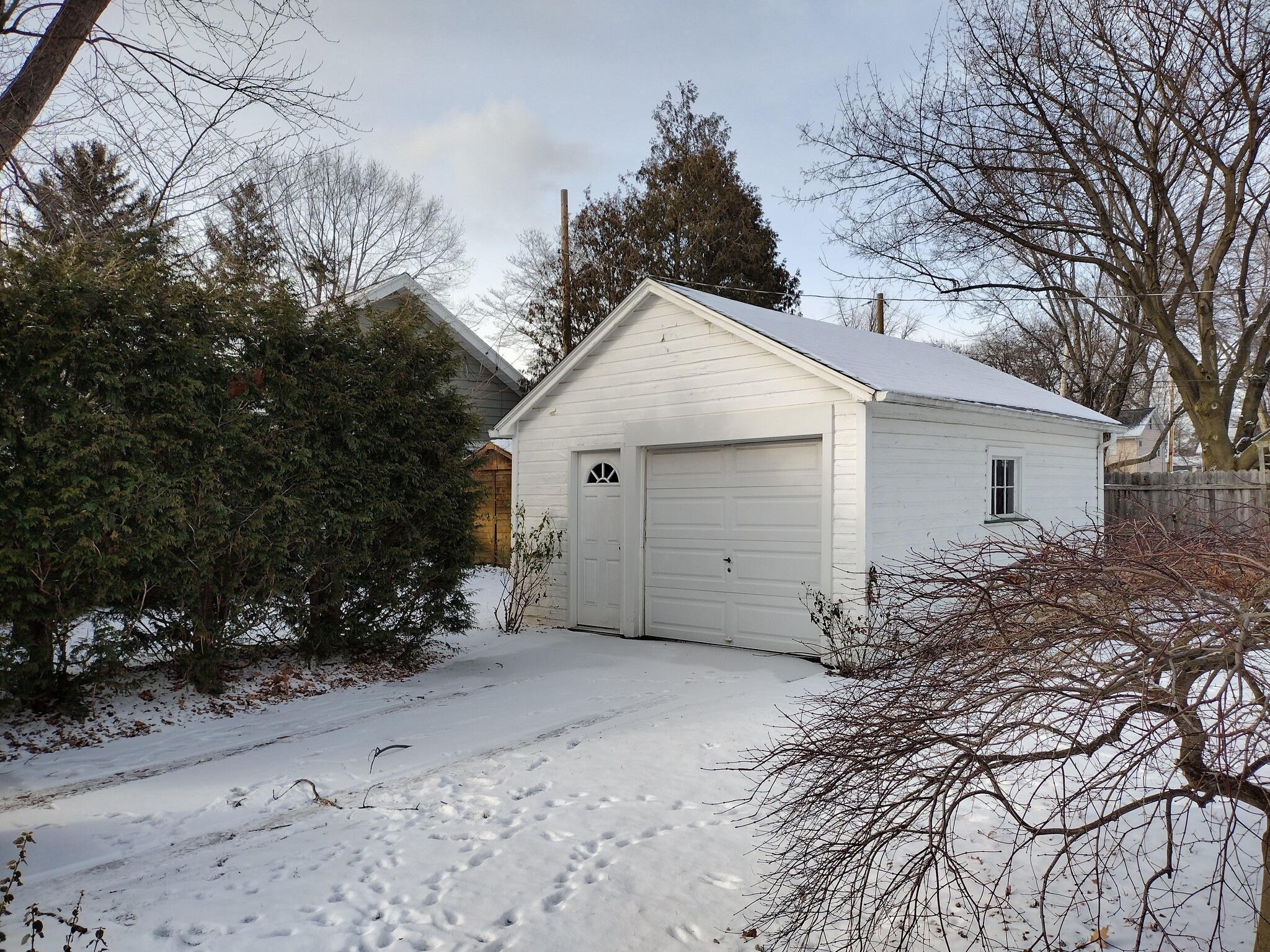 garage, private garden space - 2181 Dewey Ave