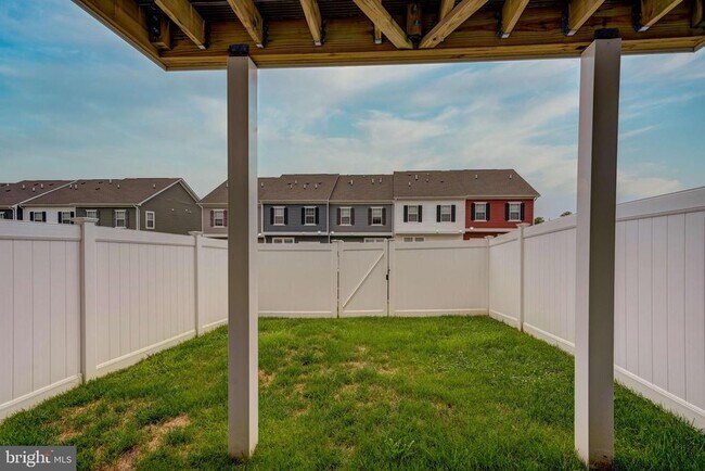 Building Photo - 5059 Silver Oak Dr