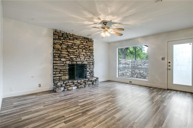 Building Photo - 2313 La Casa Dr