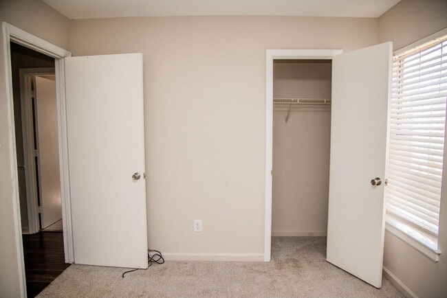 Building Photo - Three Bedroom Adjacent to the Villas at Ro...