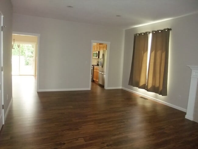 Building Photo - Newer 3 Bedroom Home in SW Albany Ready To Move Into