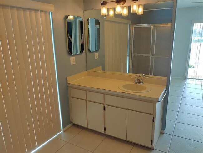 Building Photo - 525 Moreno Cir NE