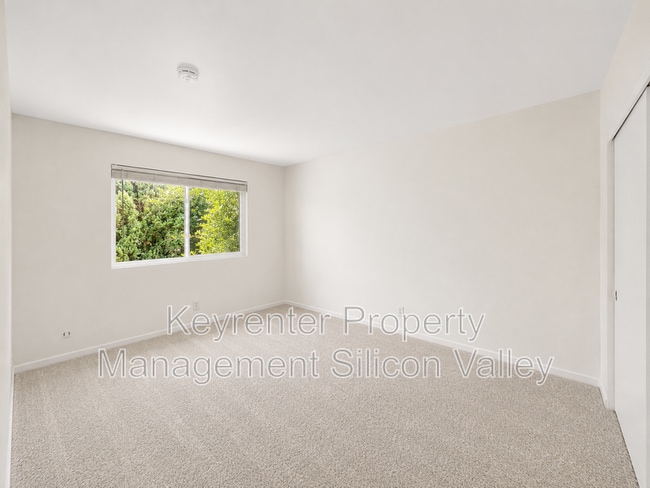 Building Photo - 923 Ravenscourt Ave