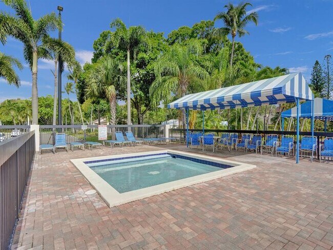 Building Photo - 2767 Carambola Cir S