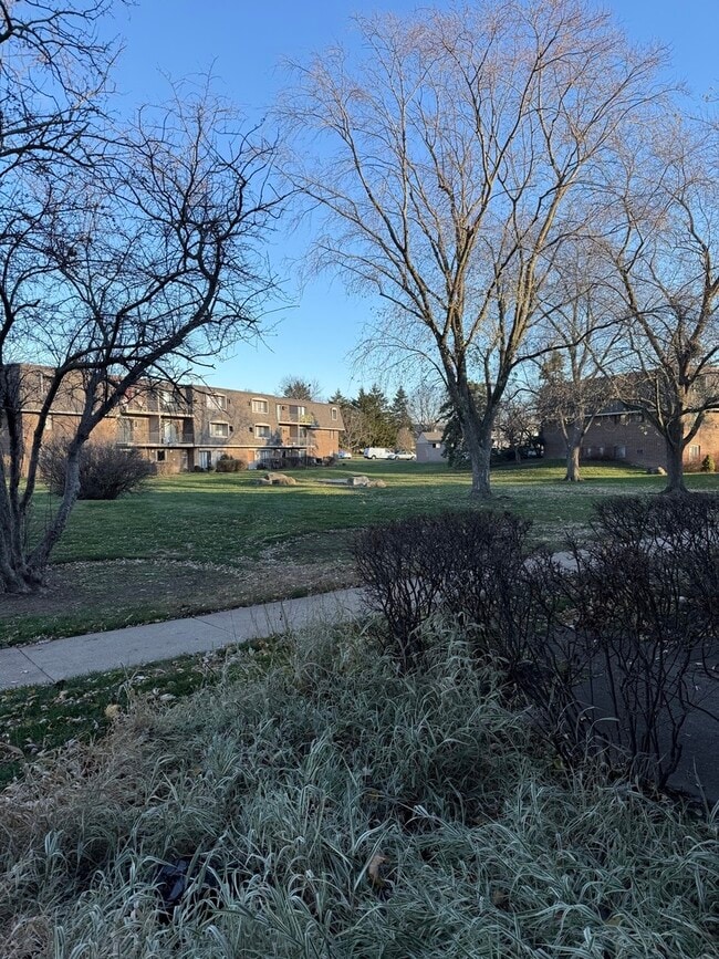 Building Photo - 138 E Bailey Rd