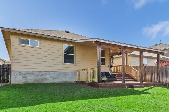 Building Photo - "Charming 4-Bedroom Oasis with custom fini...