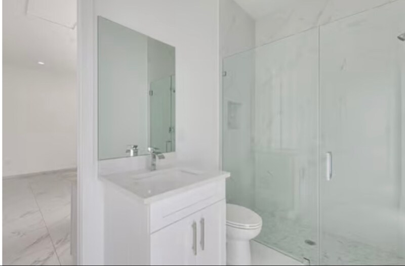 Building Photo - 134 Fox Ave