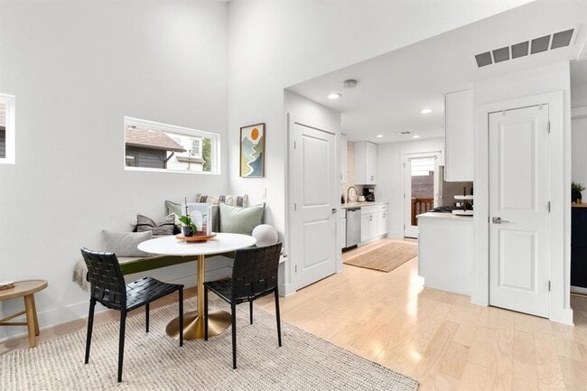 Building Photo - 3005 Kuhlman Ave