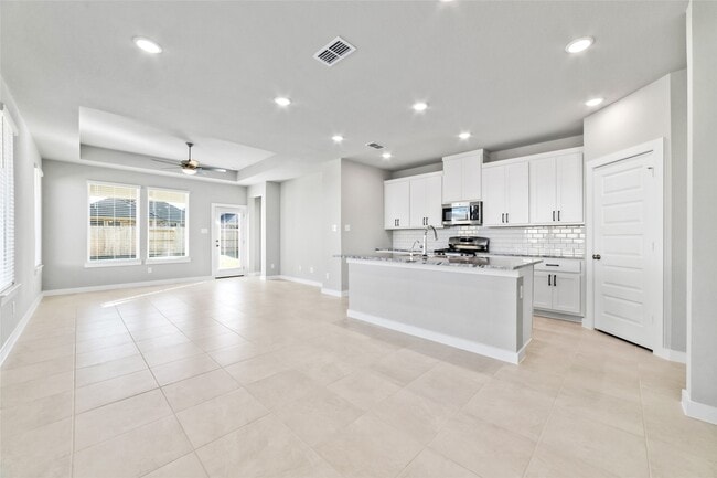 Building Photo - 7246 Clearwater Cv Dr