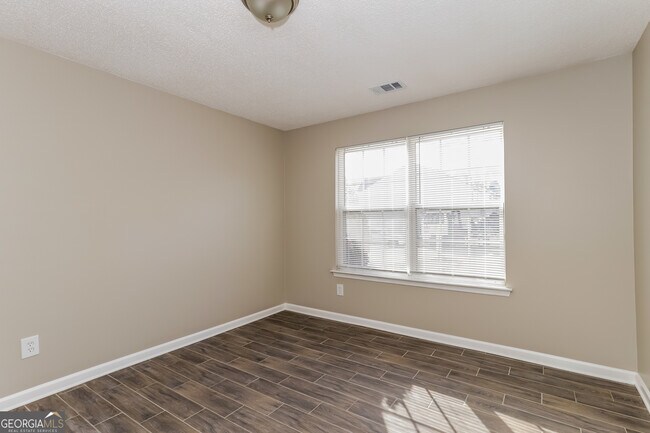 Building Photo - 5319 Creekview Way