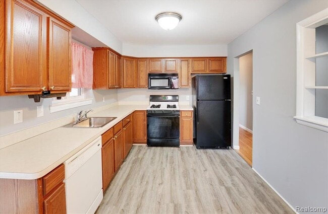 Building Photo - 32536 Warner Dr